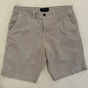 American Eagle Classic Gray Khaki Shorts Ne(x)t Level Stretch Size 32